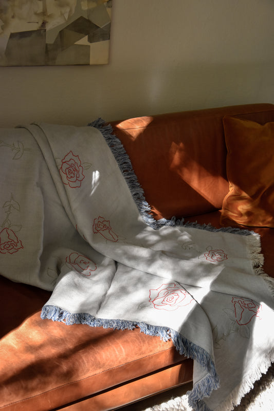 Roseraie Claire Decorative Throw