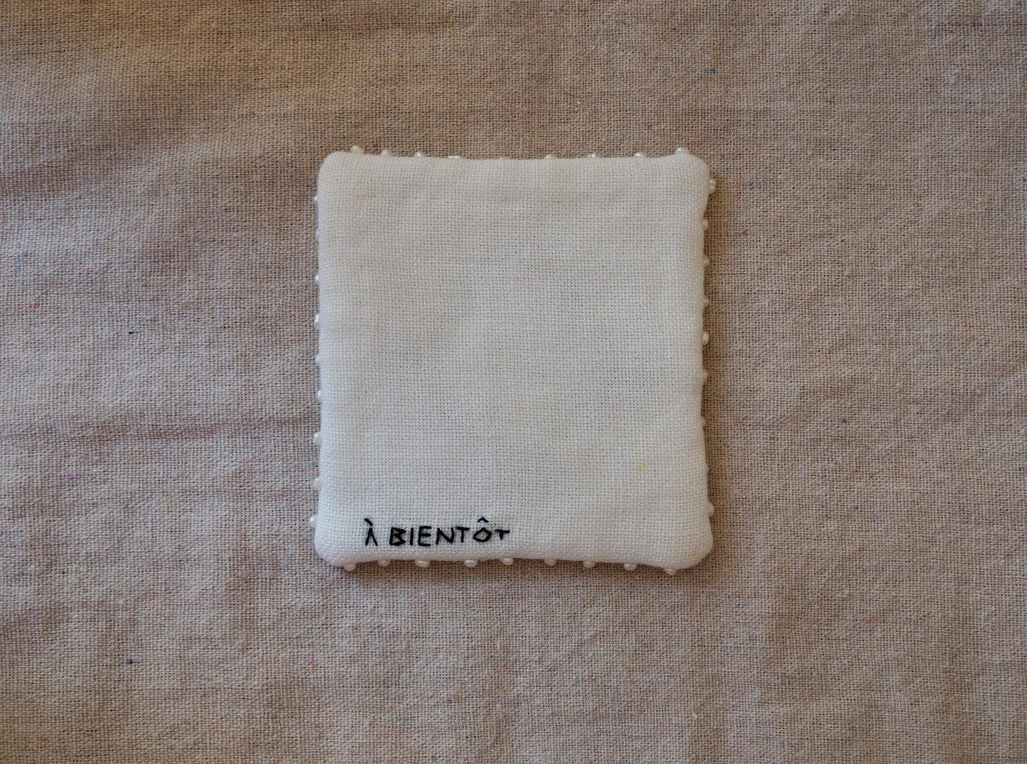 Petits rituels N°3 - sous-verre textile brodé