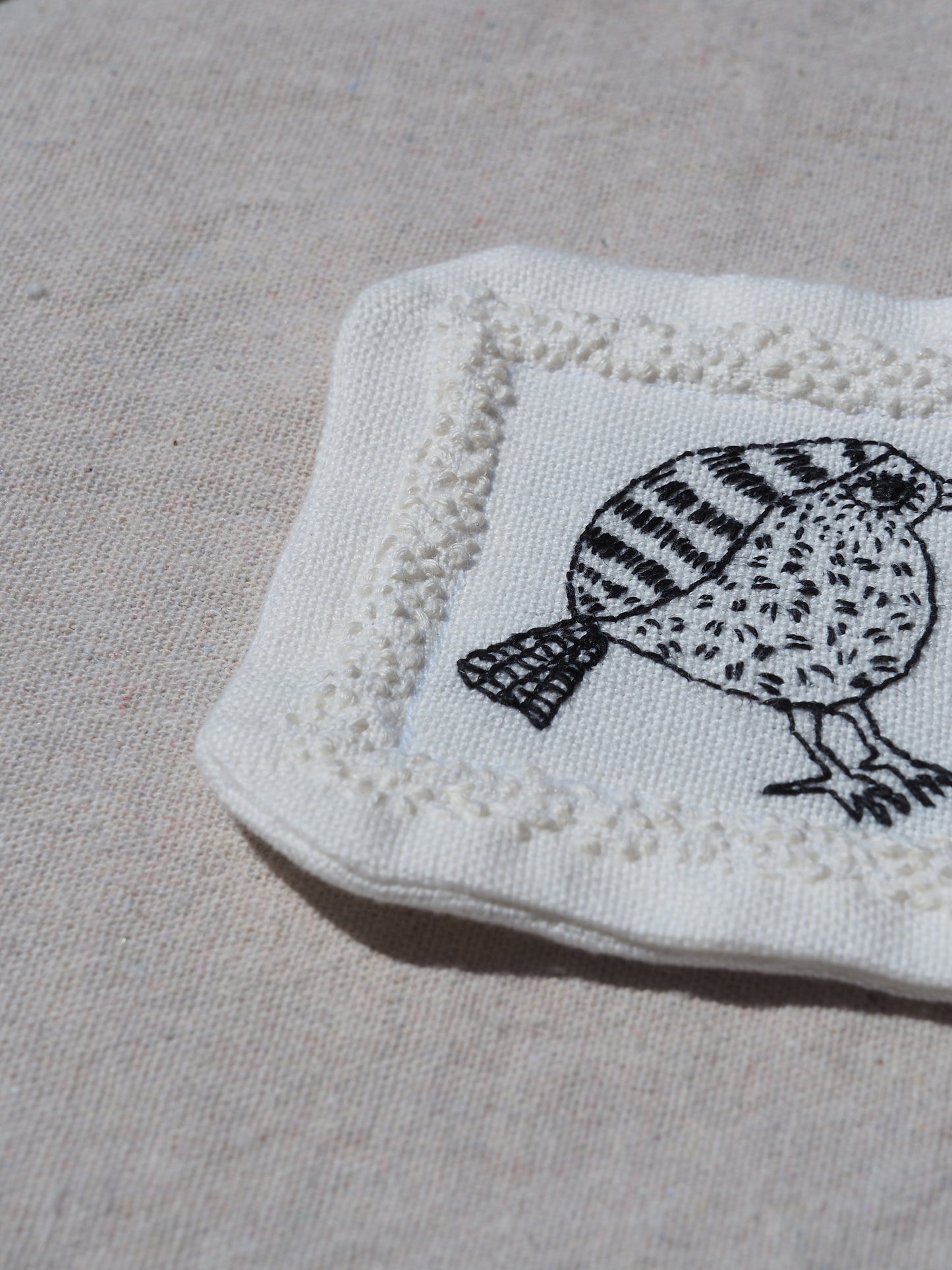 Petits rituels N°1 - sous-verre textile brodé
