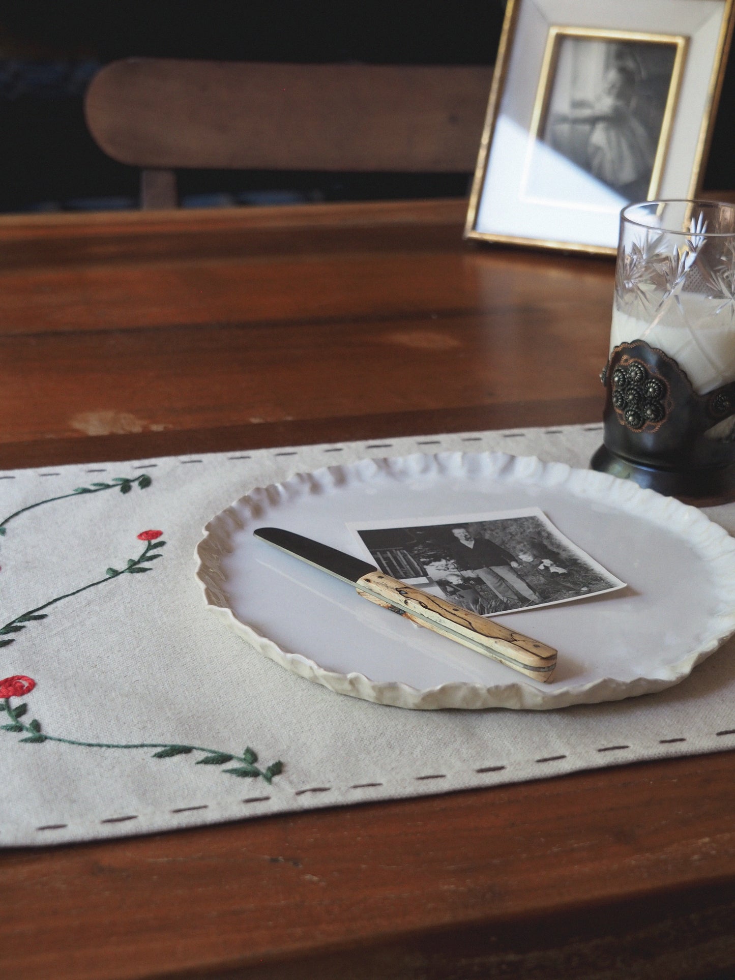 Sets de table brodés à la main avec des roses