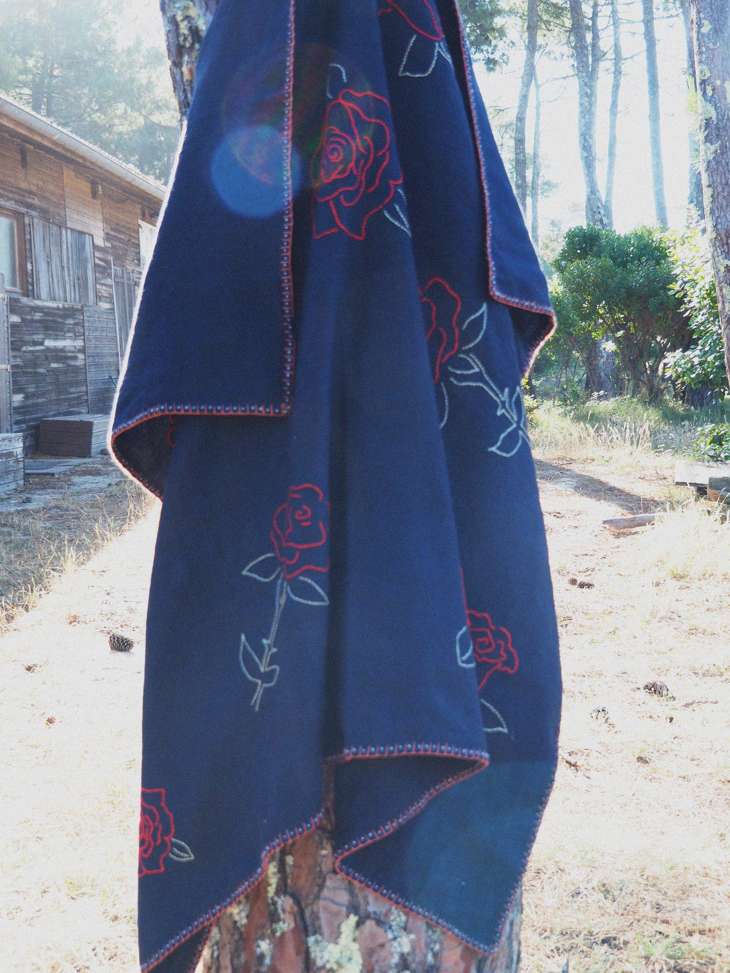 Roses de la Nuit Decorative Throw