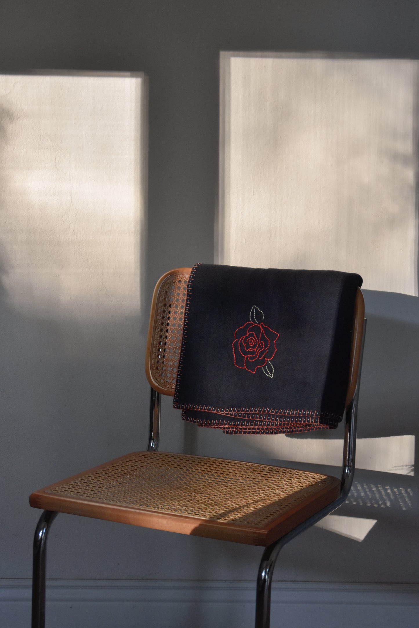 Roses de la Nuit Decorative Throw