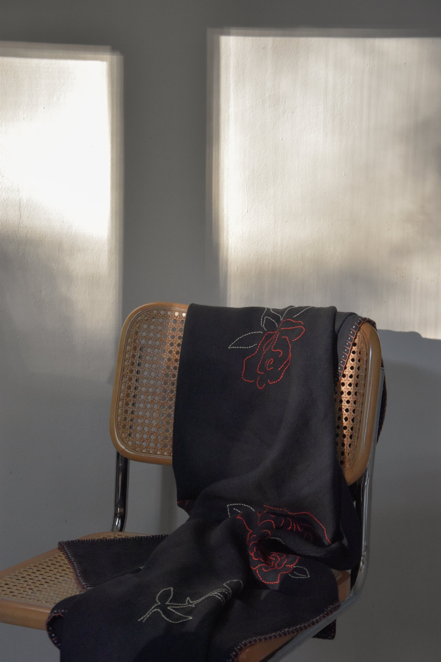 Roses de la Nuit Decorative Throw