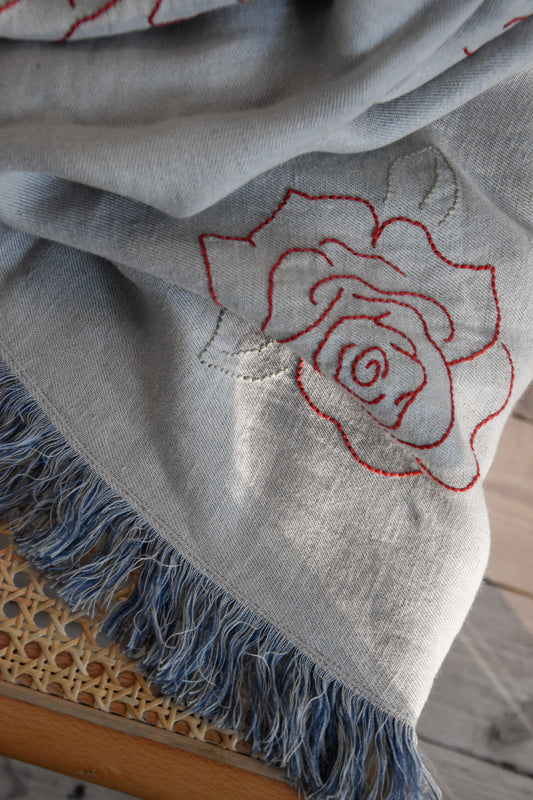 Roseraie Claire Decorative Throw