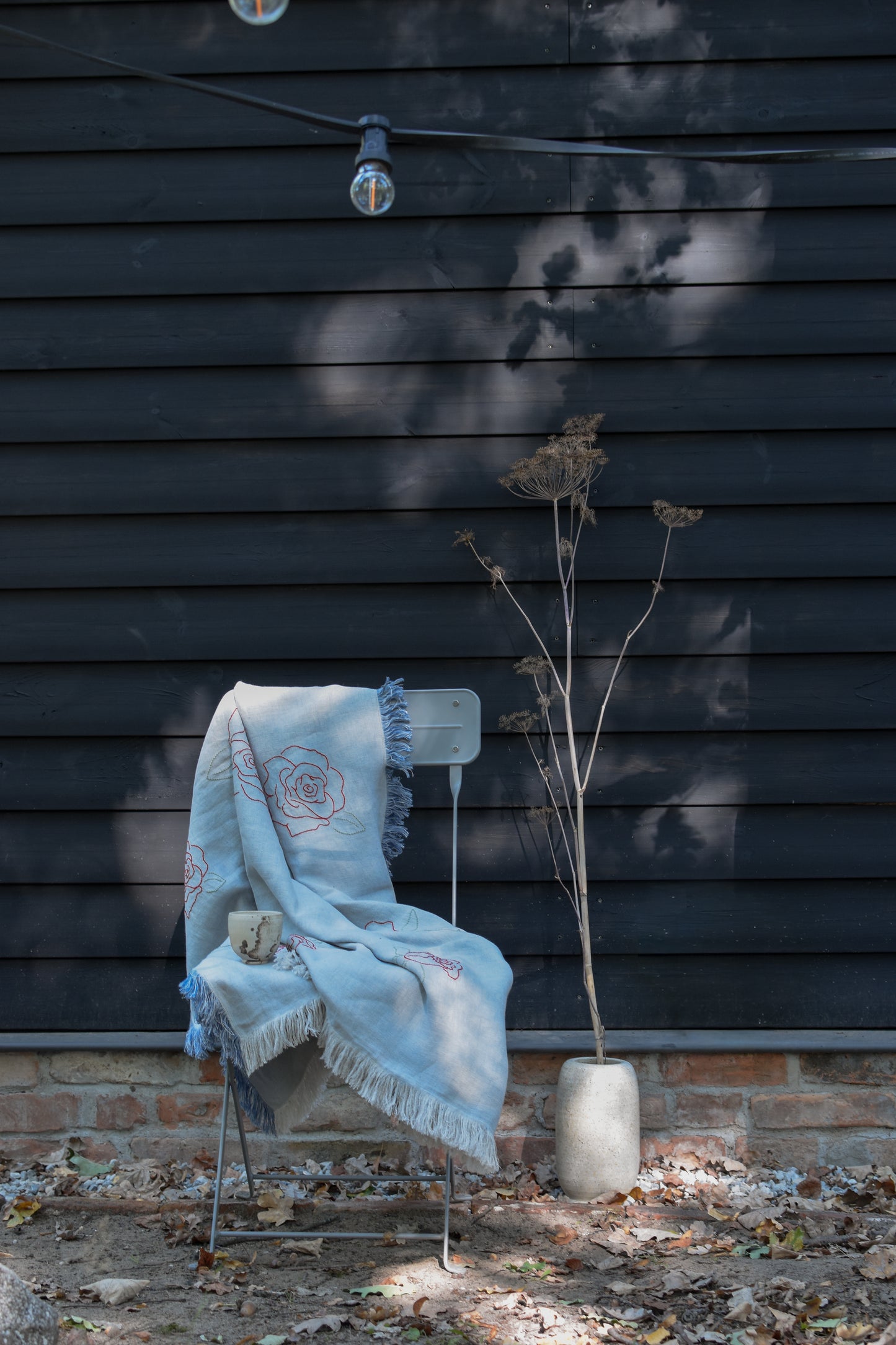 Roseraie Claire Decorative Throw