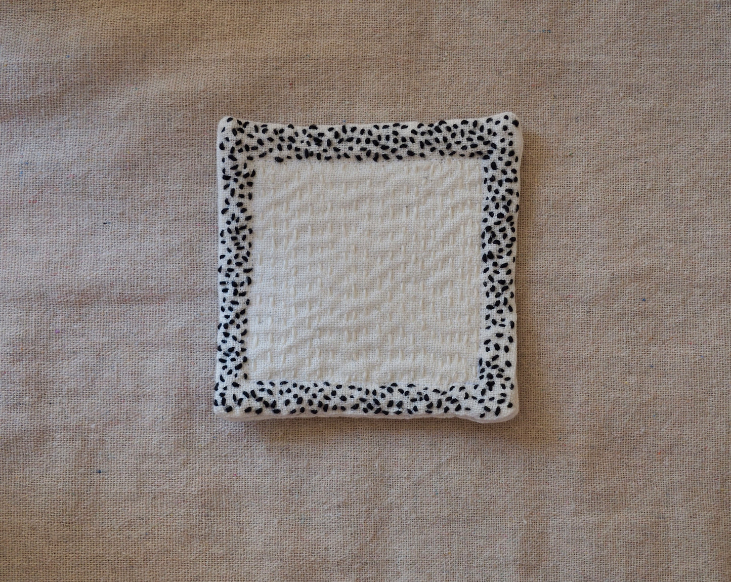 Petits rituels N°4 - sous-verre textile brodé