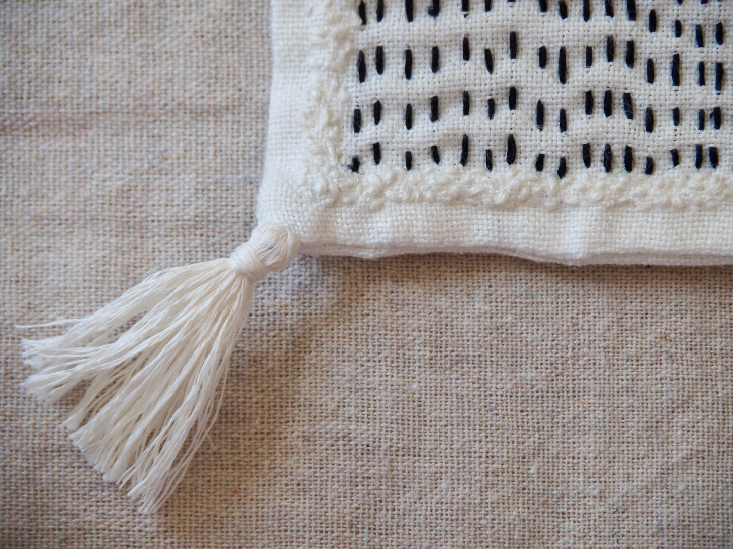 Petits rituels N°2 - sous-verre textile brodé